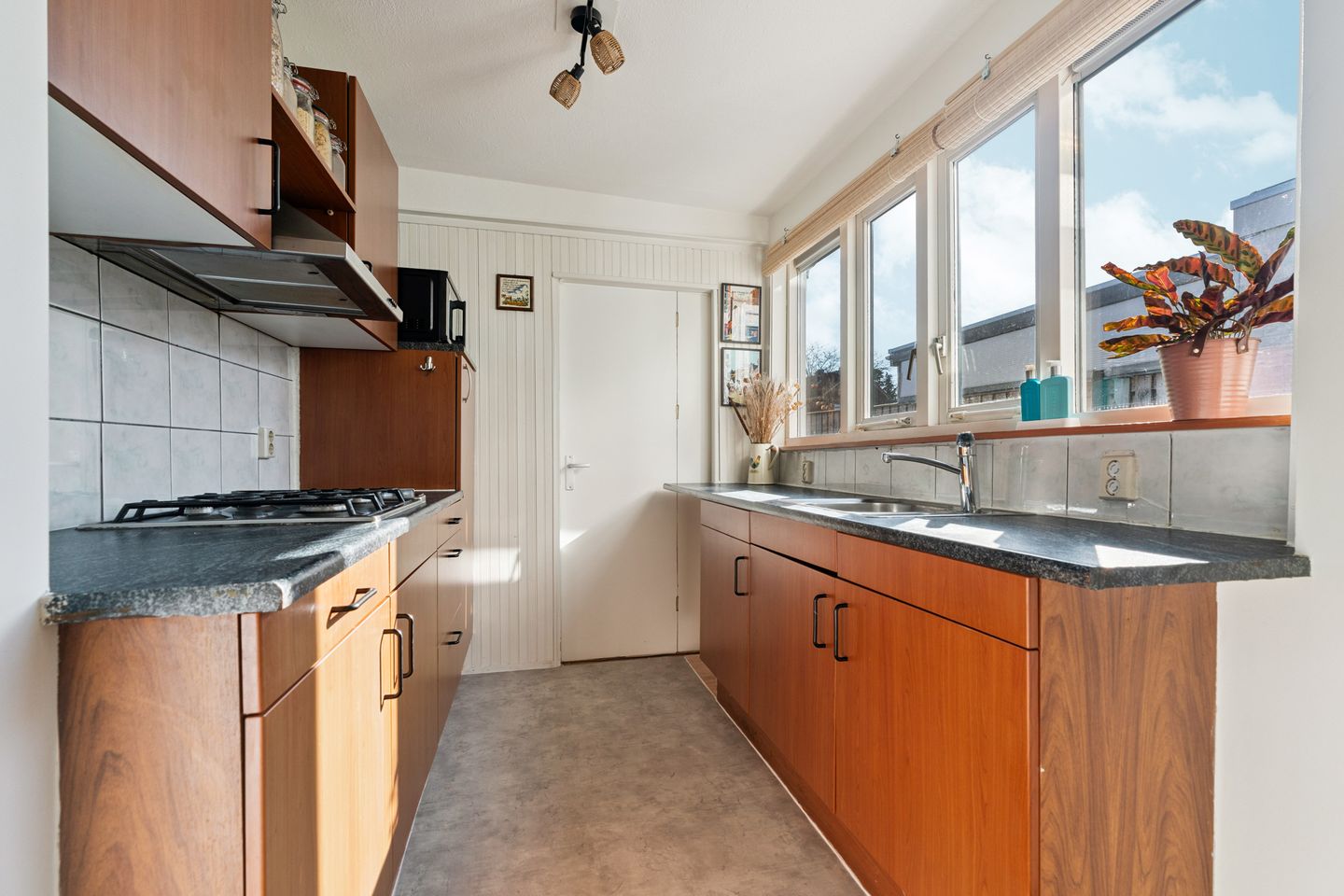 Photo 10 of Herdenkingsstraat 42