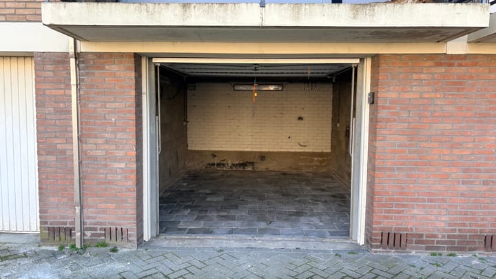 Photo 2 of Capella 16