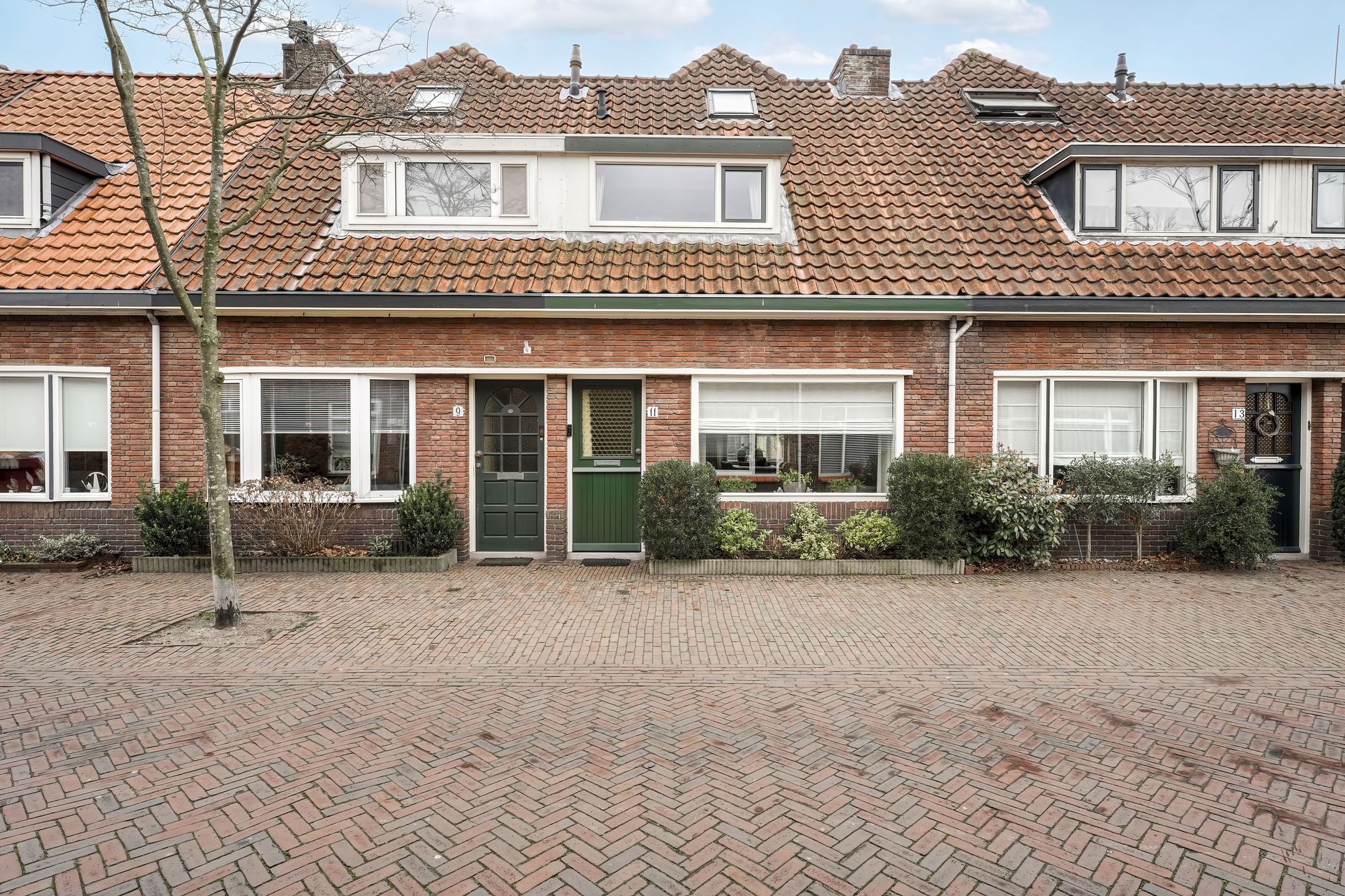 Erasmusstraat 11, Voorschoten