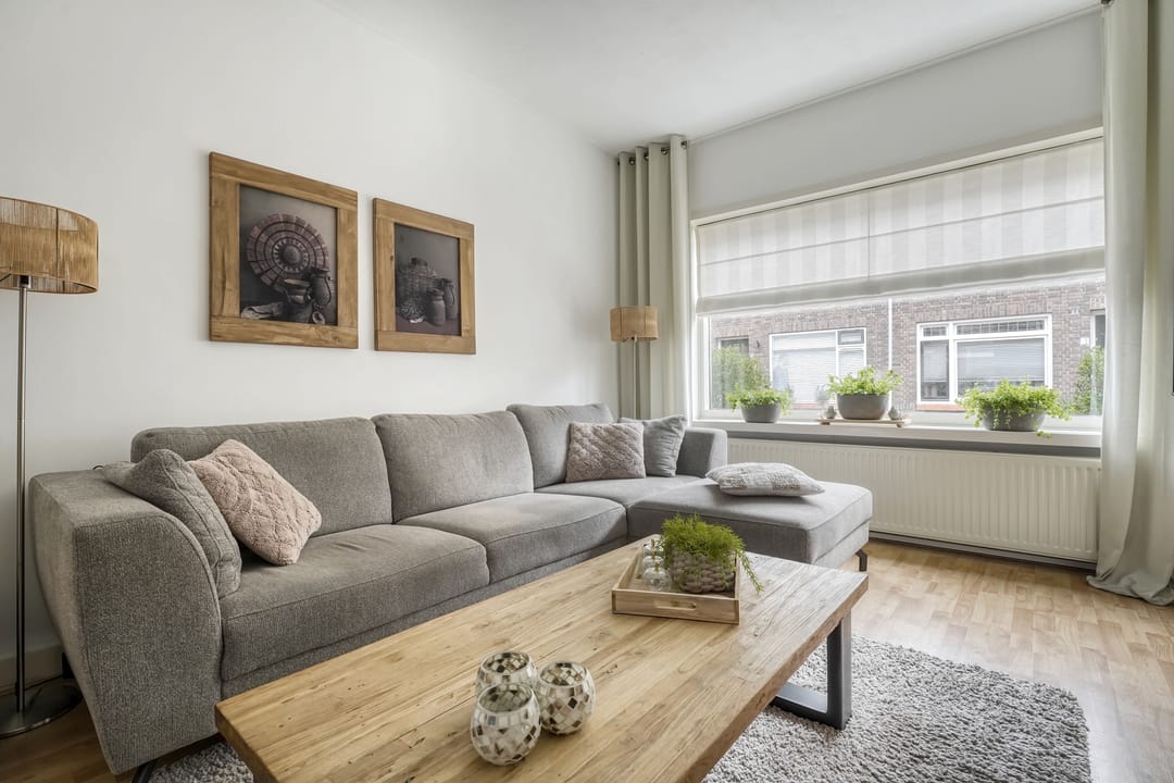 Photo 8 of Erasmusstraat 11