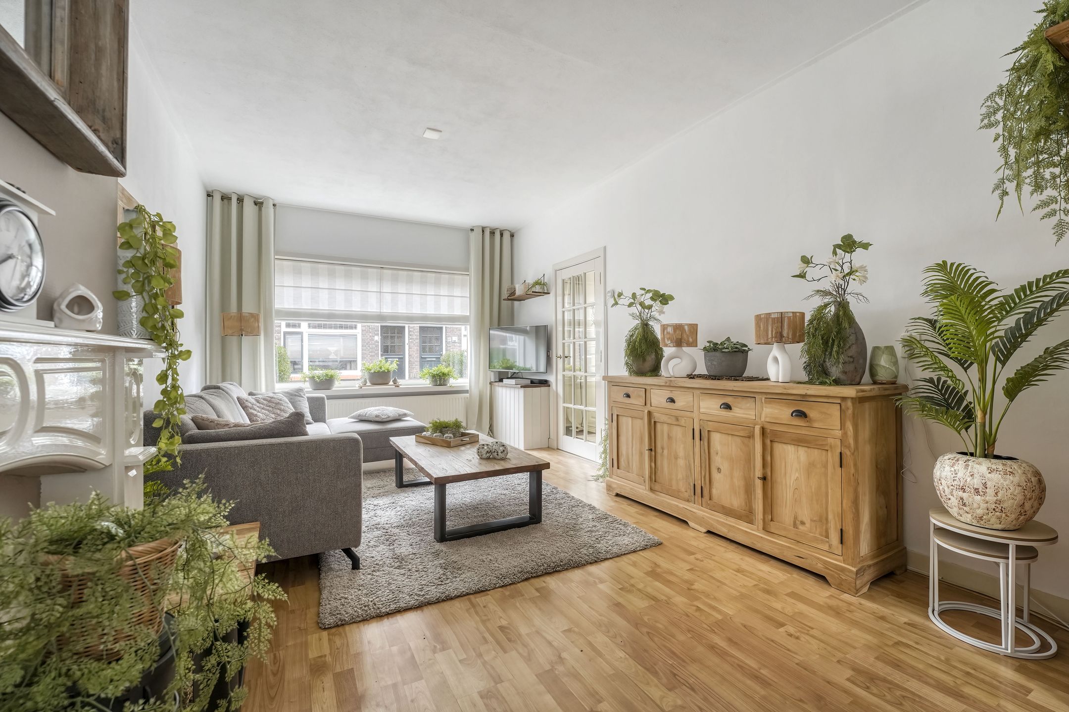 Photo 12 of Erasmusstraat 11