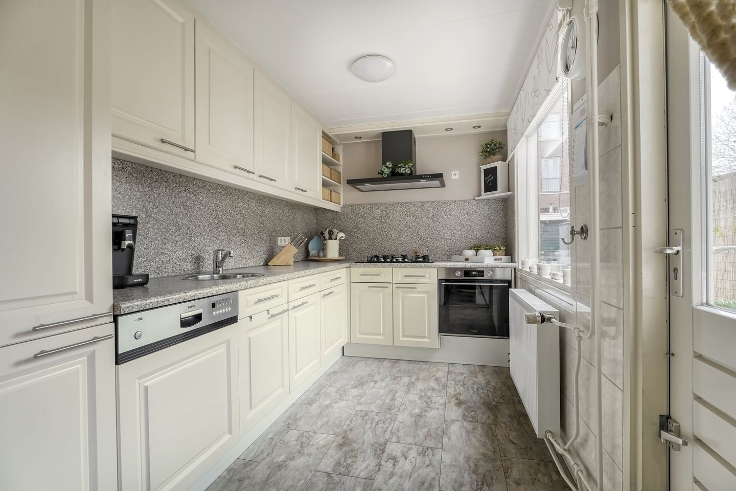 Photo 14 of Erasmusstraat 11