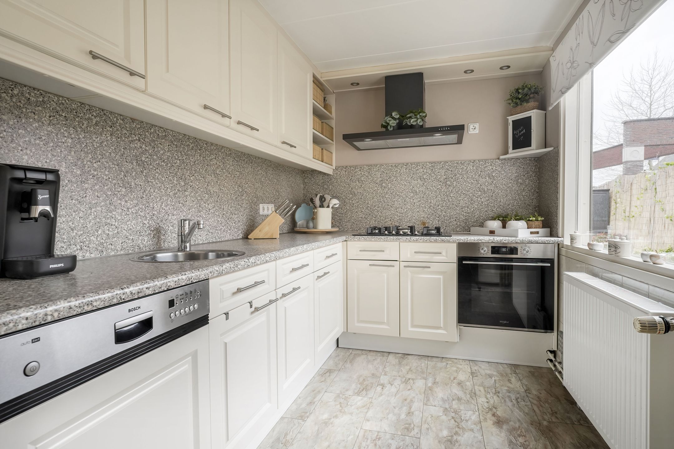 Photo 15 of Erasmusstraat 11