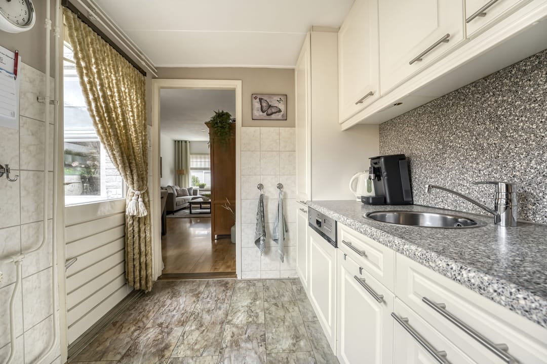 Photo 16 of Erasmusstraat 11