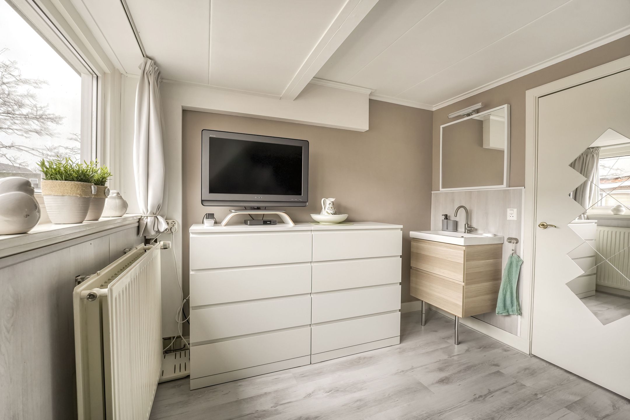 Photo 24 of Erasmusstraat 11