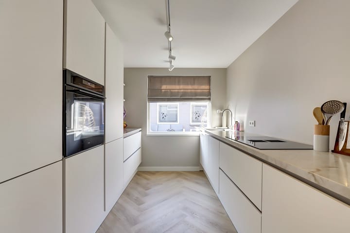 Photo 3 of Adrianastraat 15