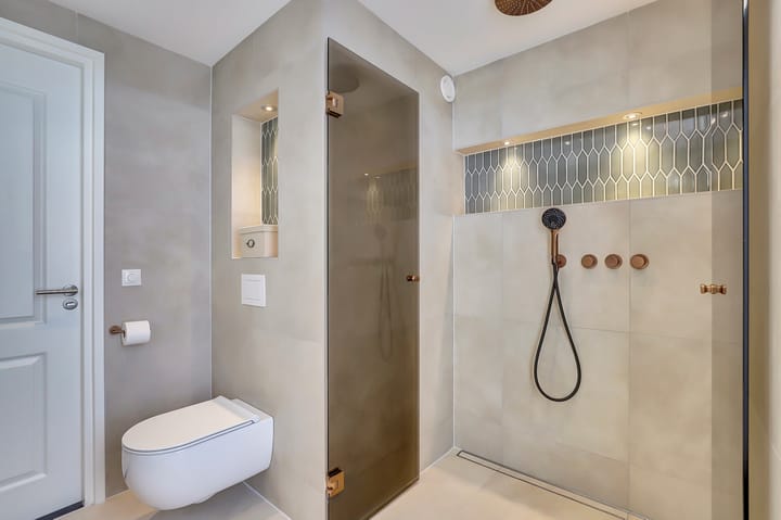 Photo 4 of Adrianastraat 15