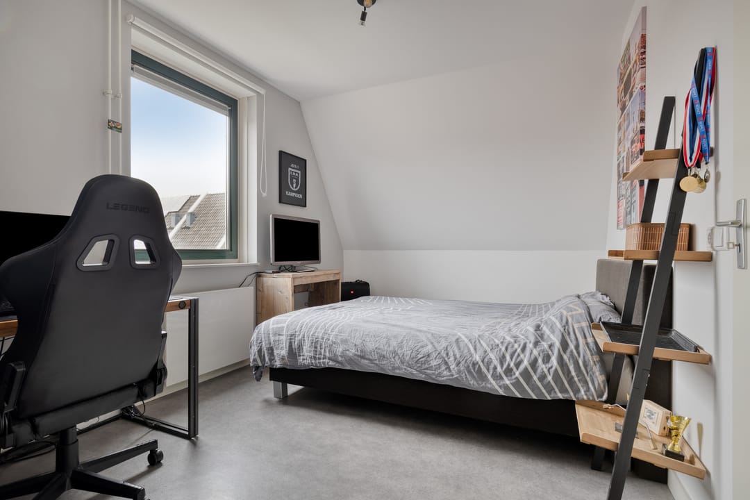 Foto 16 van Poeloever 12