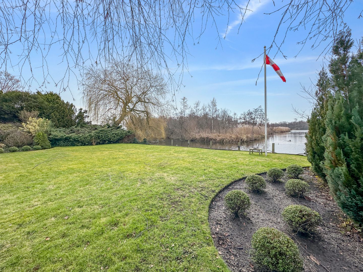 Foto 5 van Nieuw-Loosdrechtsedijk 297