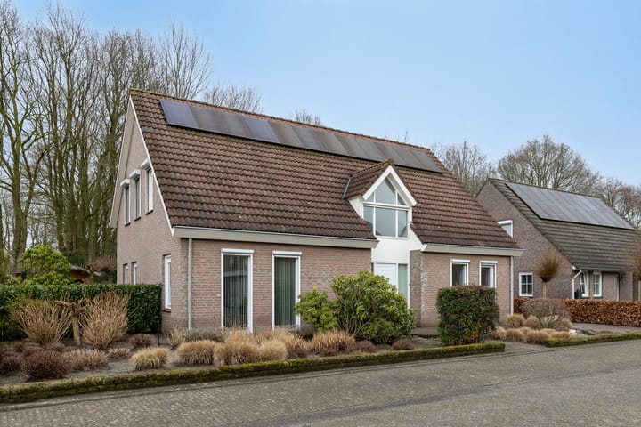 Photo 2 of Meidoornstraat 7