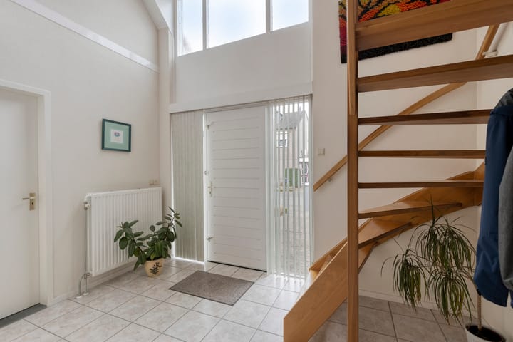 Photo 4 of Meidoornstraat 7