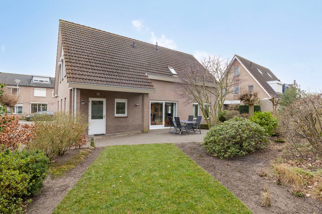 Photo 38 of Meidoornstraat 7