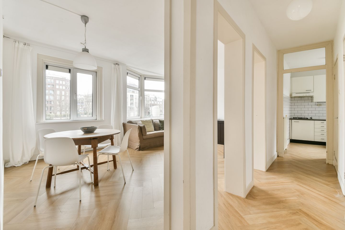 Photo 4 of Amaliastraat 22-1