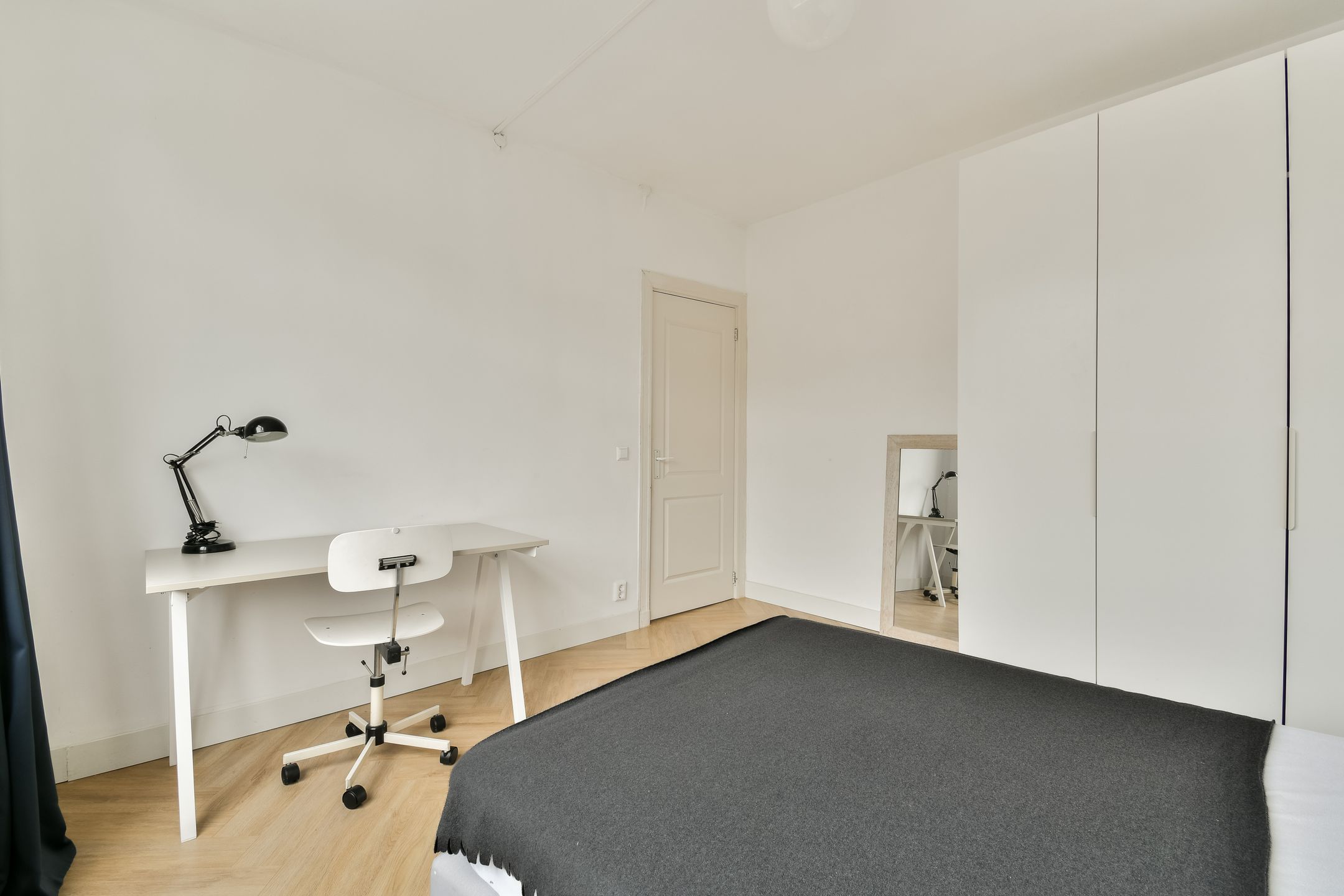 Photo 12 of Amaliastraat 22-1