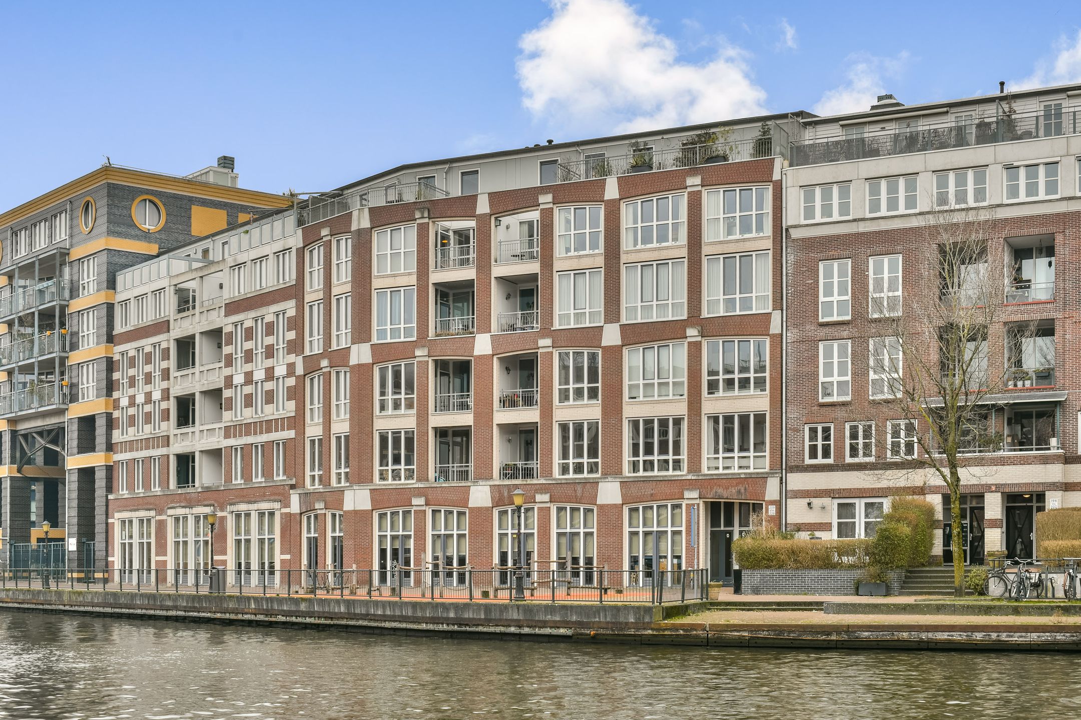 Photo 18 of Amaliastraat 22-1