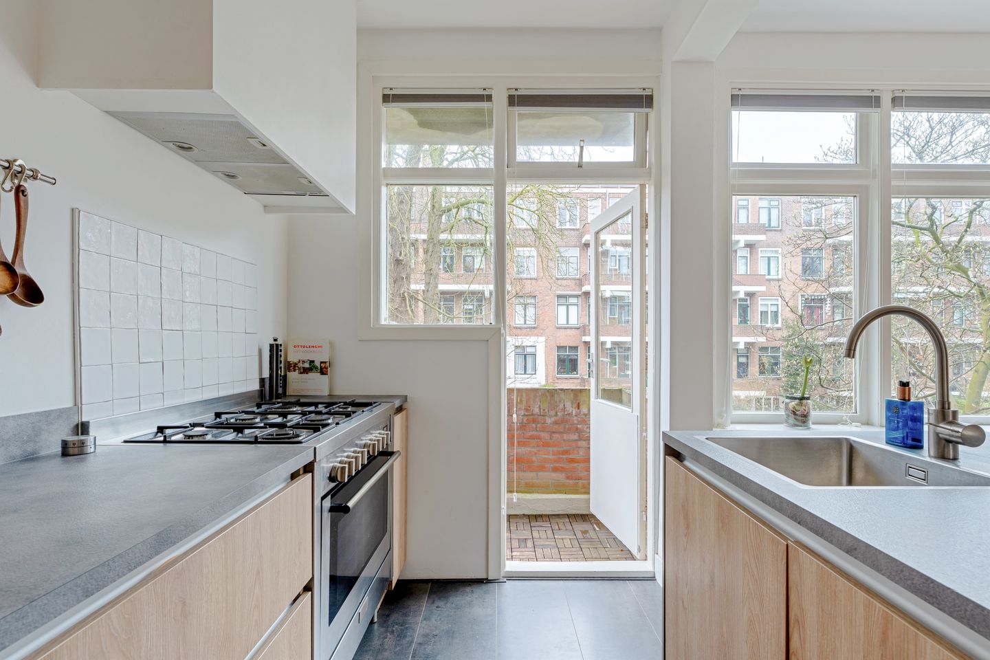 Photo 19 of Nolensstraat 25-B01