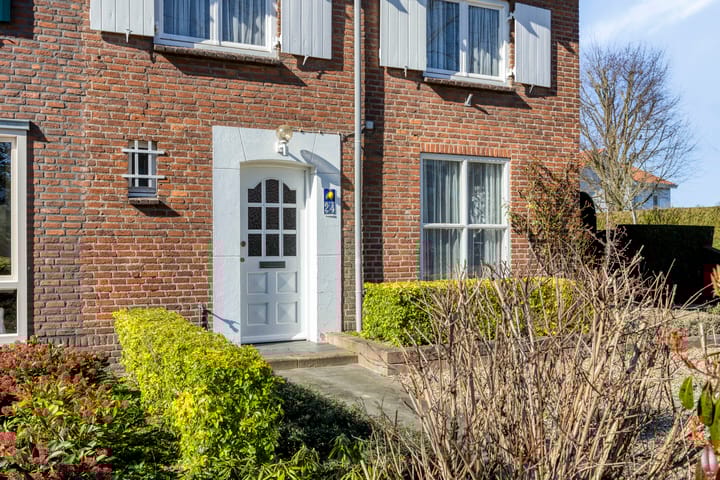 Photo 2 of Burg. de Kuijperlaan 24