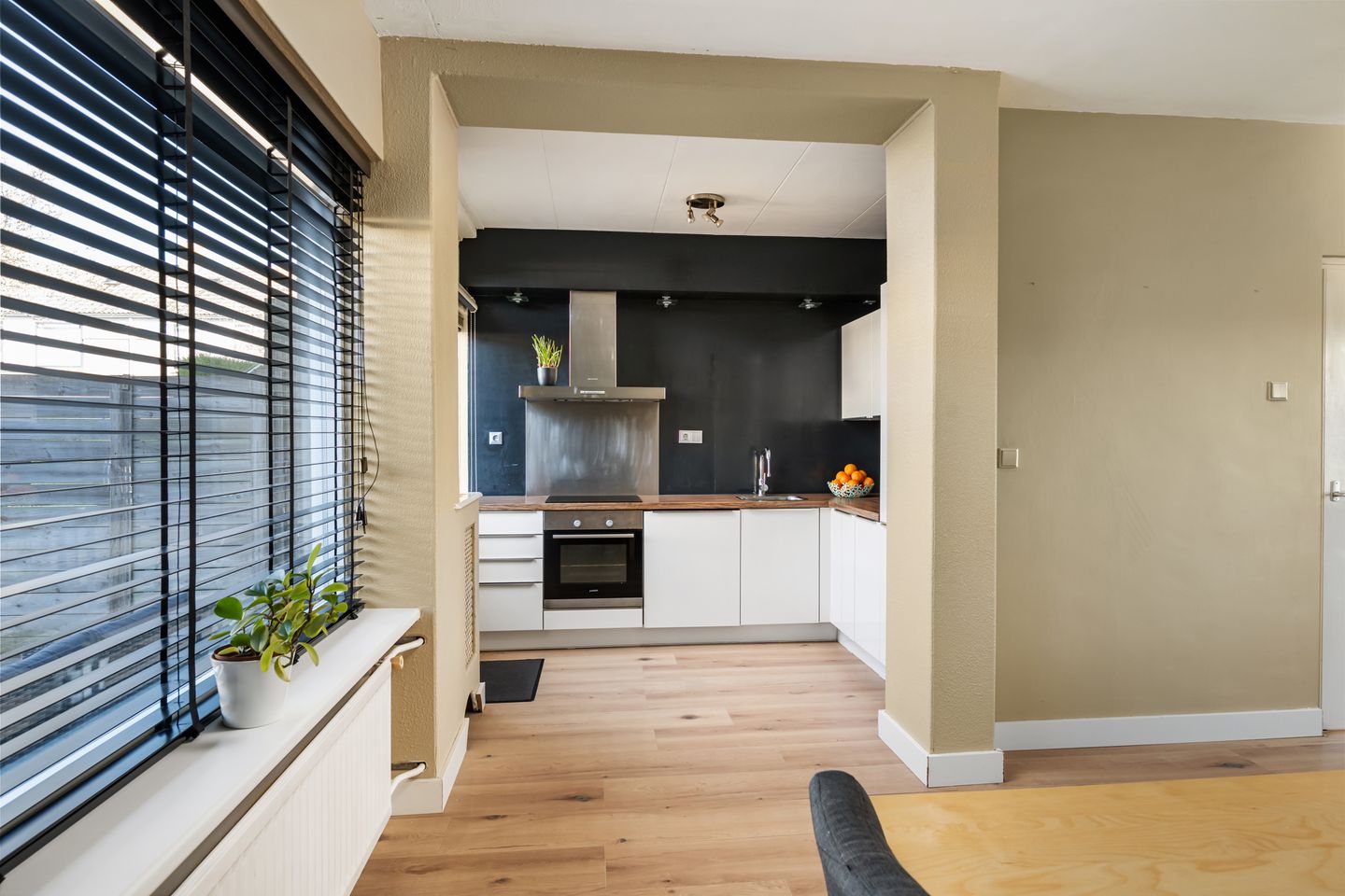 Foto 10 van van Ostadestraat 4