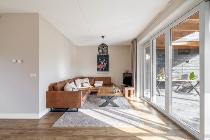 Photo 4 of Notenhout 43