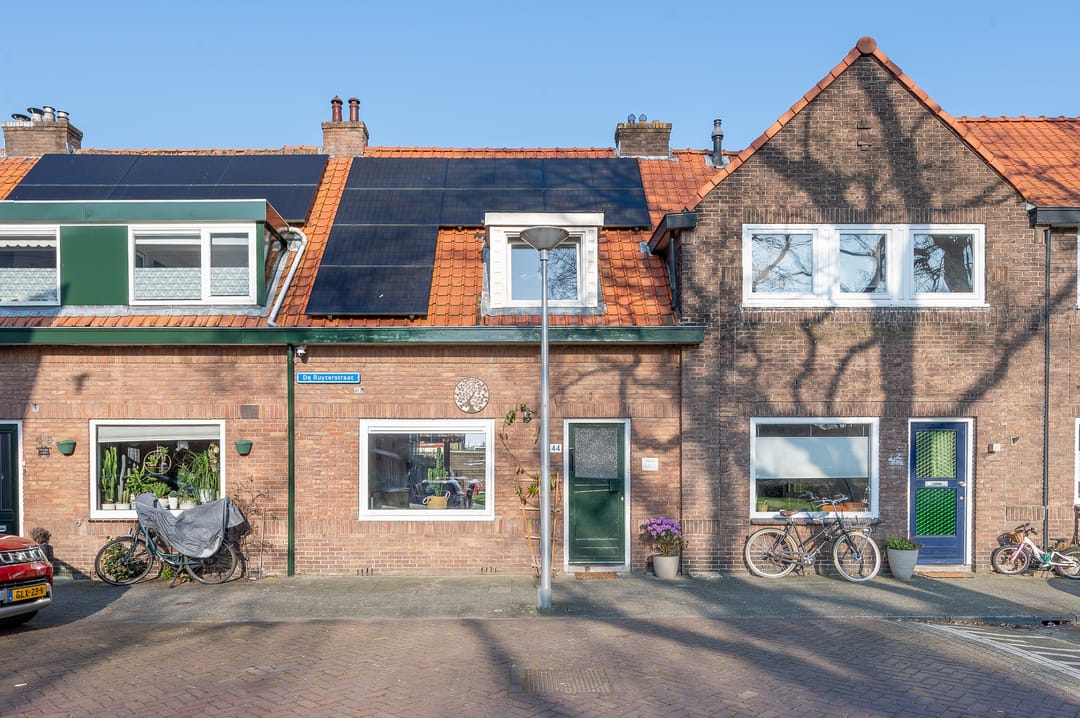 Photo 1 of De Ruyterstraat 44
