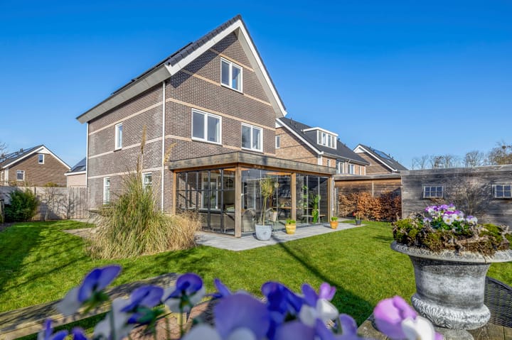 Photo 2 of Notenhout 43