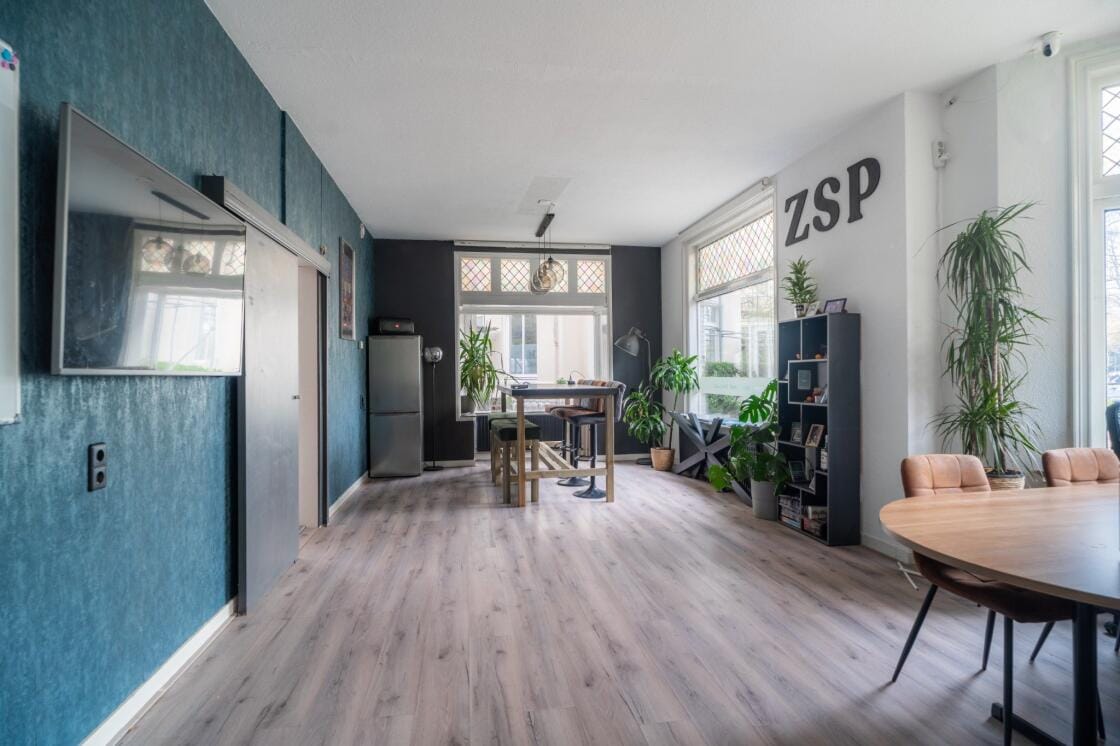 Bekijk foto 4 van Kennemerplein 9