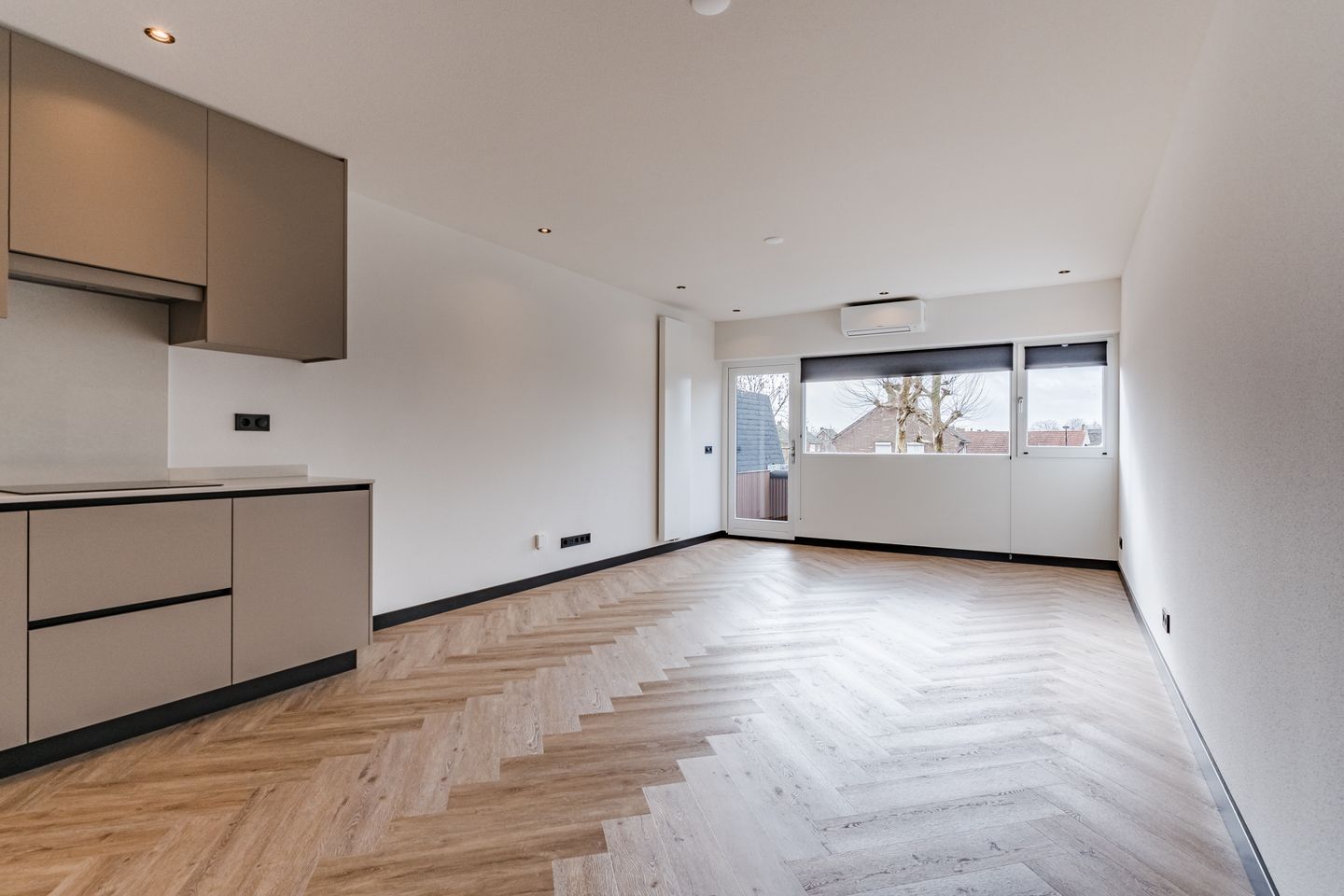 Photo 10 of Willibrorduslaan 10-E