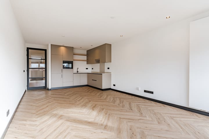 Photo 3 of Willibrorduslaan 10-E