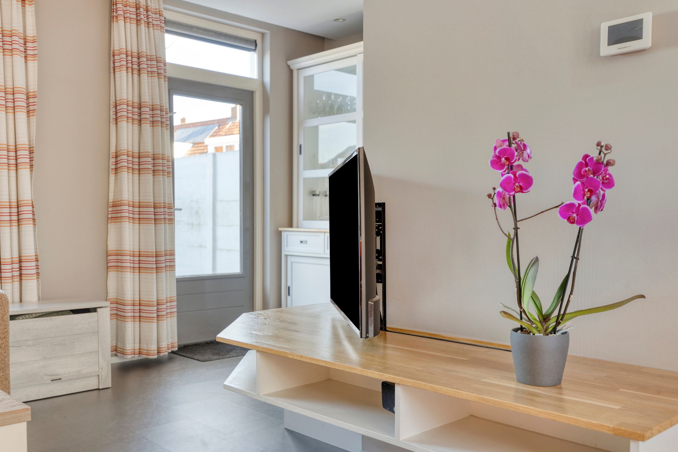 Foto 12 van Locatellistraat 30