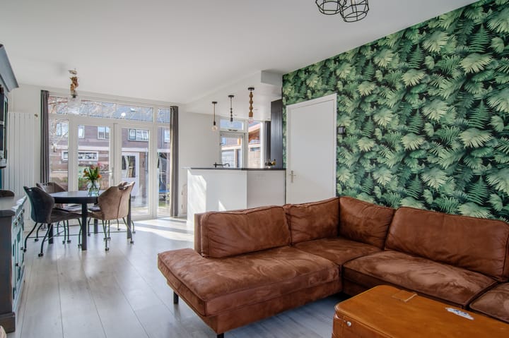 Photo 2 of De Ruyterweg 6