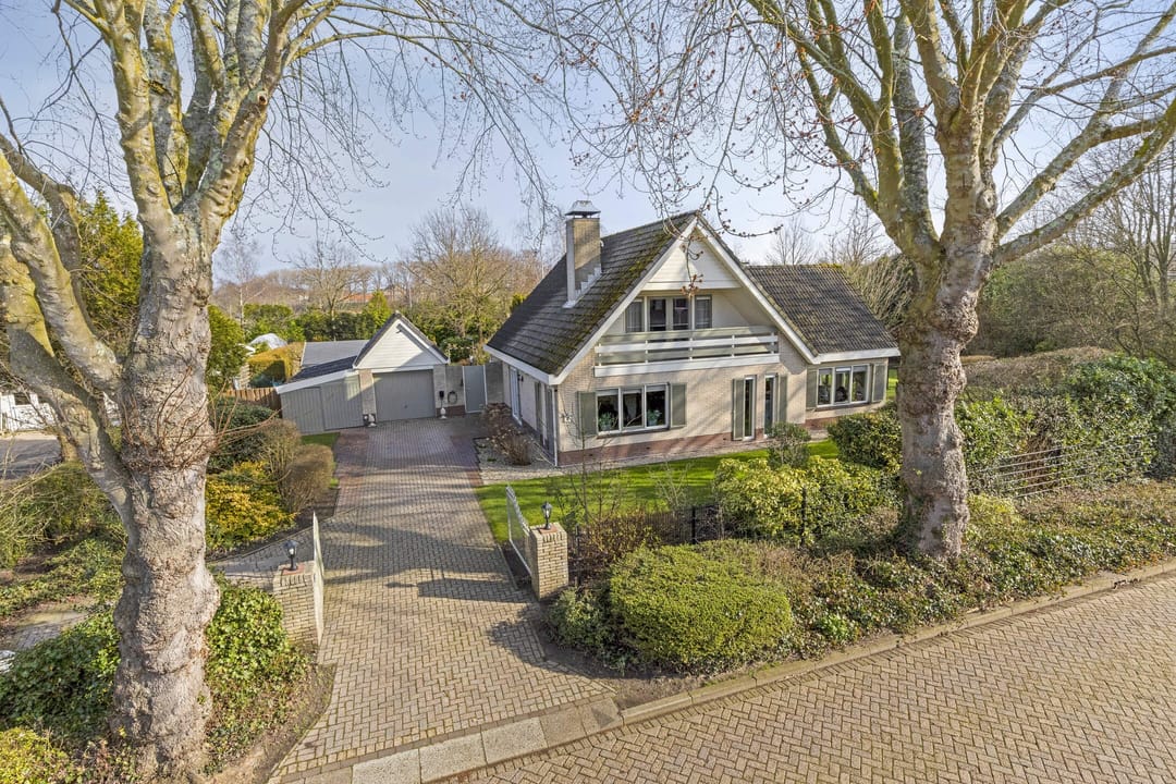 Photo 1 of Alexander Verhuellstraat 2