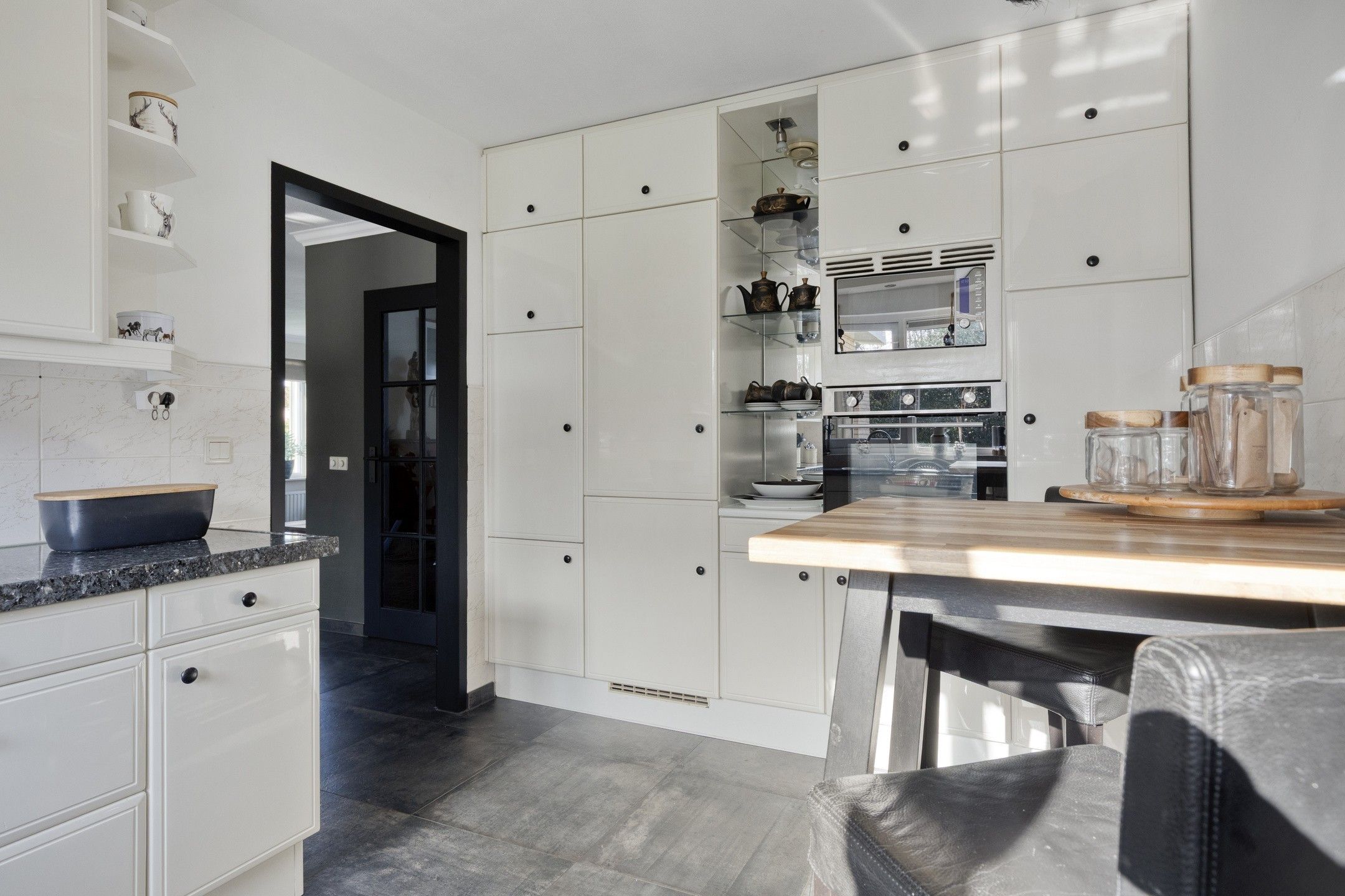 Photo 18 of Alexander Verhuellstraat 2