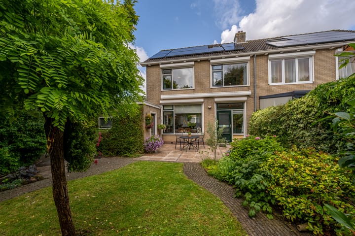 Photo 2 of Ridder van Dorpstraat 18