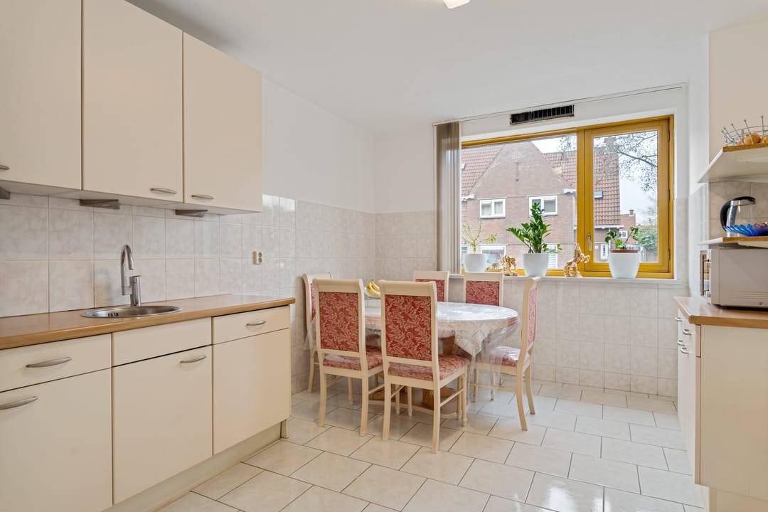 Photo 11 of Alberdingk Thijmstraat 17