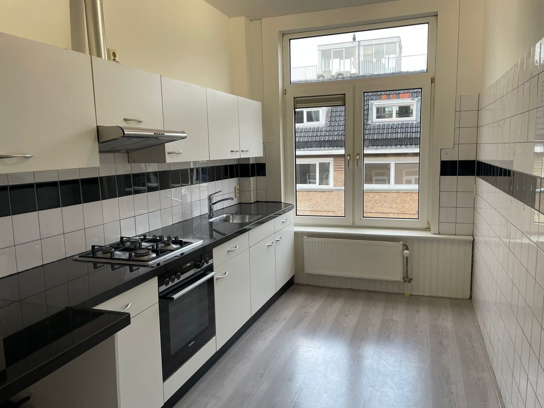 Foto 22 van Maarten Harpertszoon Trompstraat 12-3