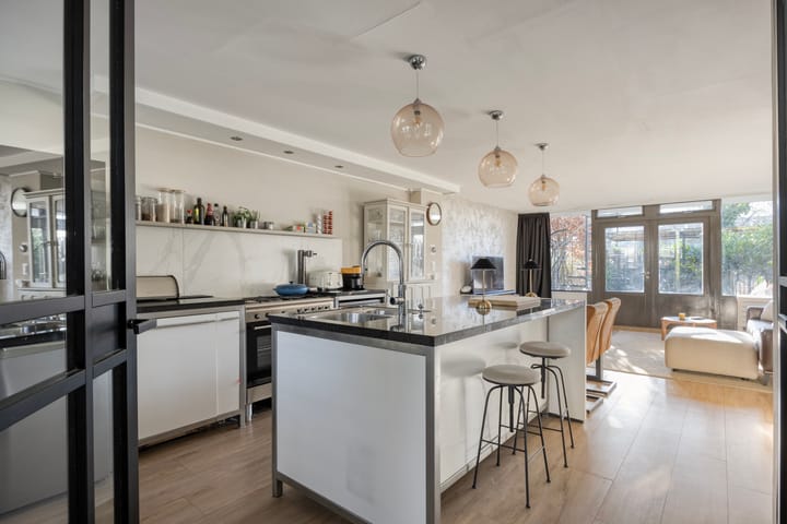 Photo 2 of Varenstraat 53