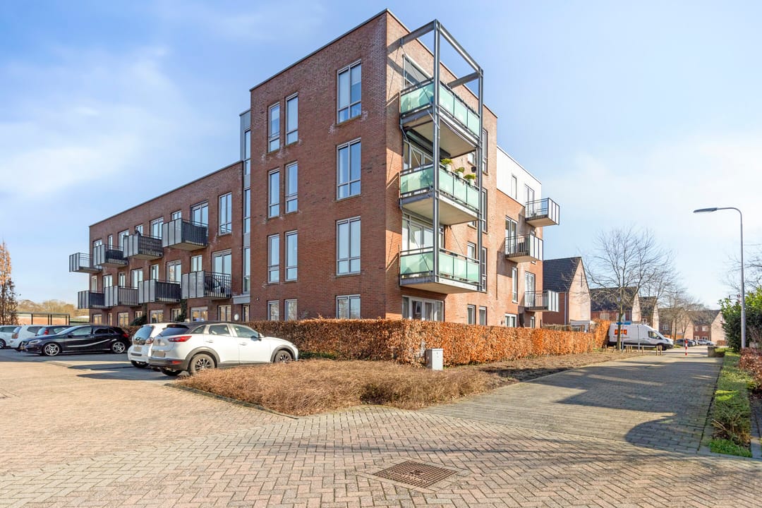 Photo 1 of Waakvlamstraat 28