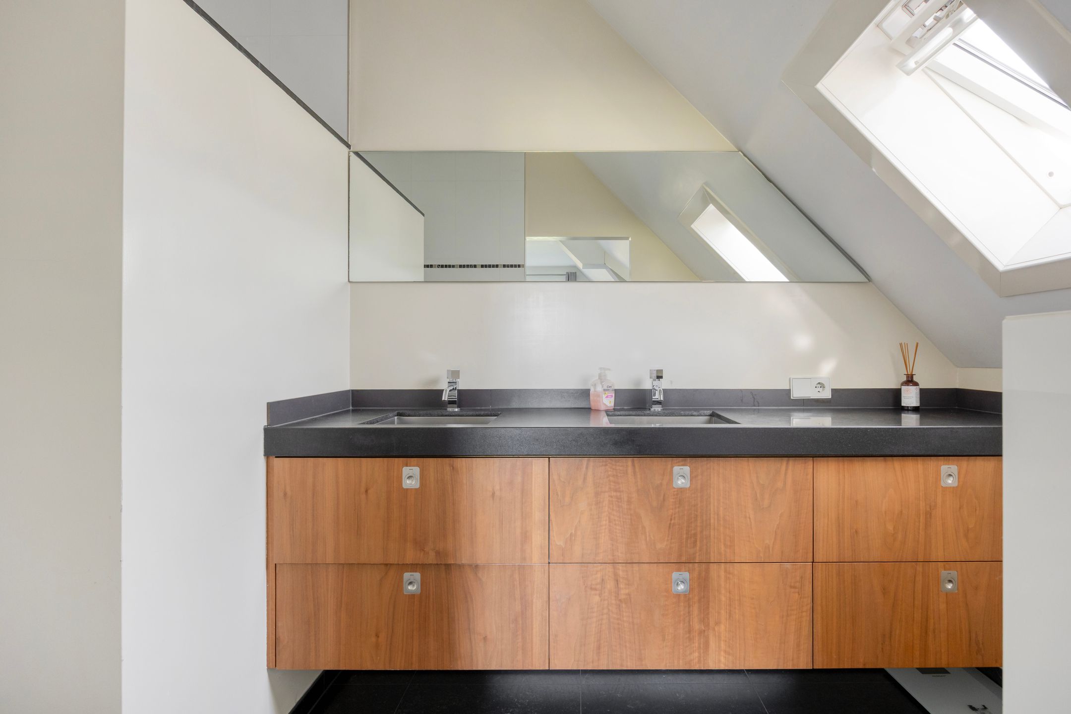 Photo 33 of Laakweg 94