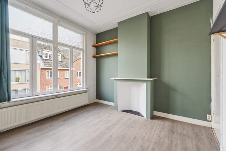 Photo 2 of Balfortstraat 1-A