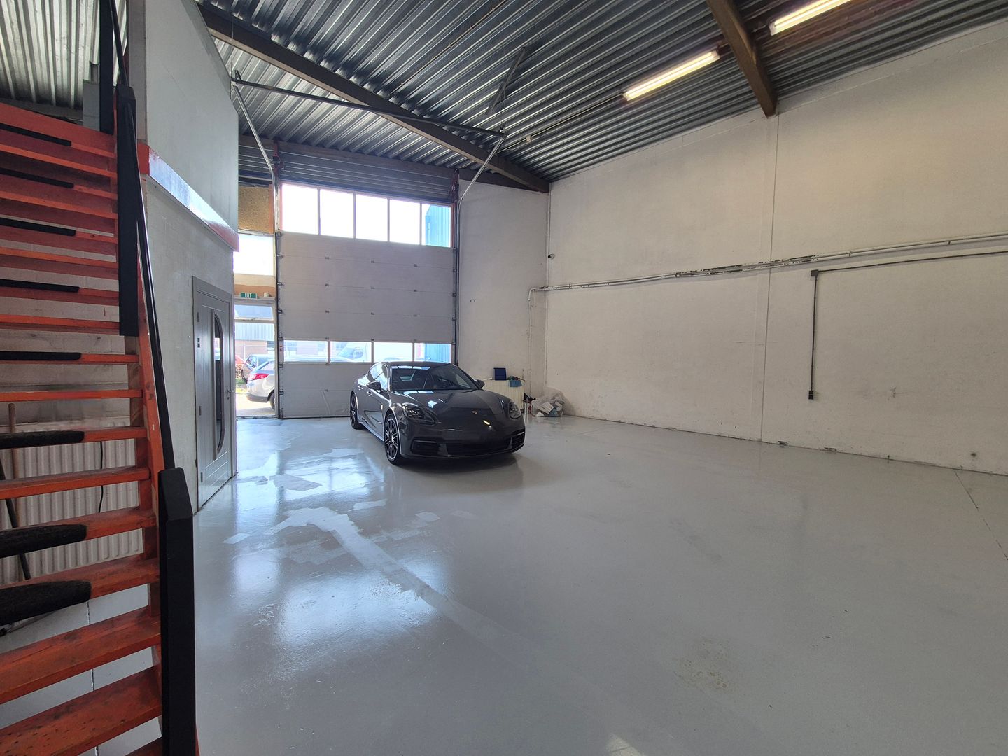 View photo 2 of Newtonweg 15