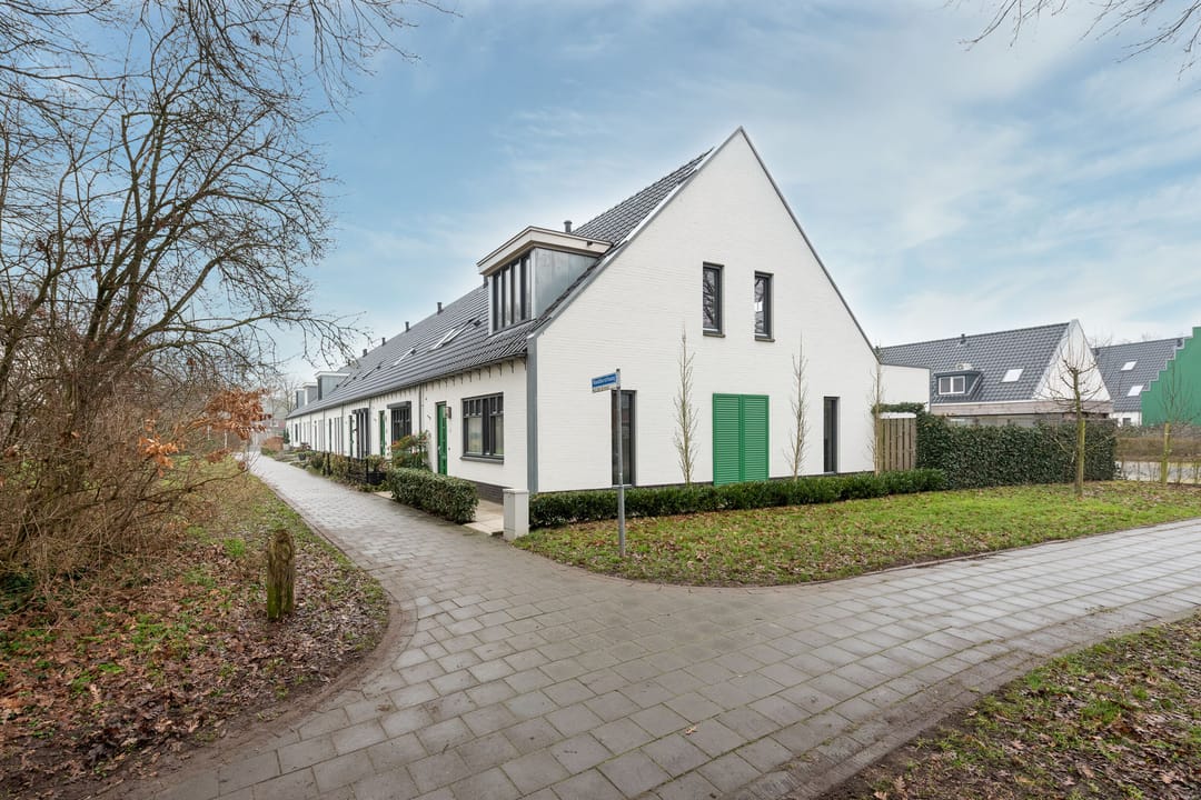 Photo 2 of Roodborsthaag 10