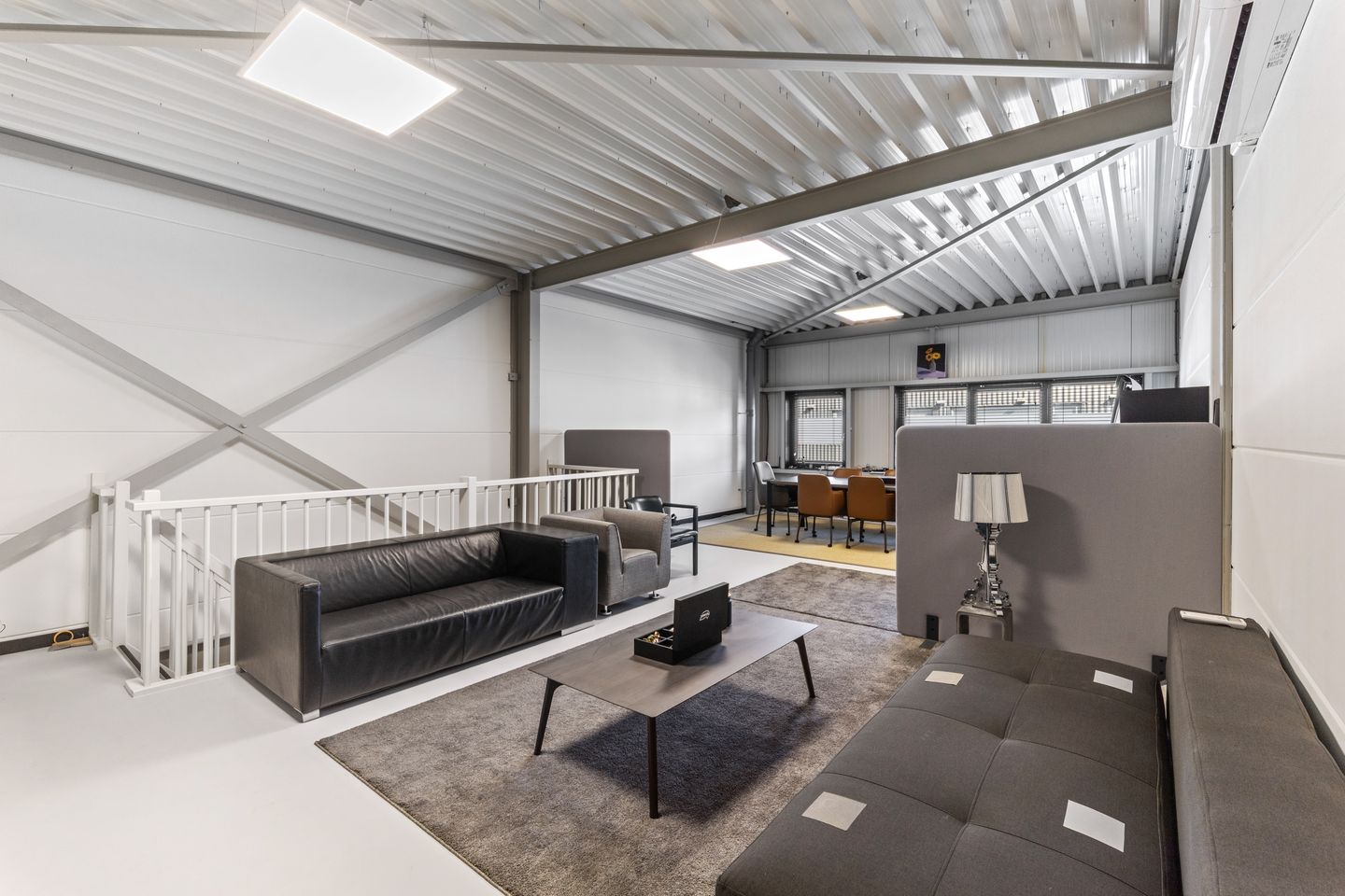 View photo 2 of Neon 27-e