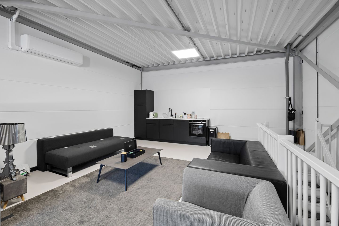 View photo 5 of Neon 27-e