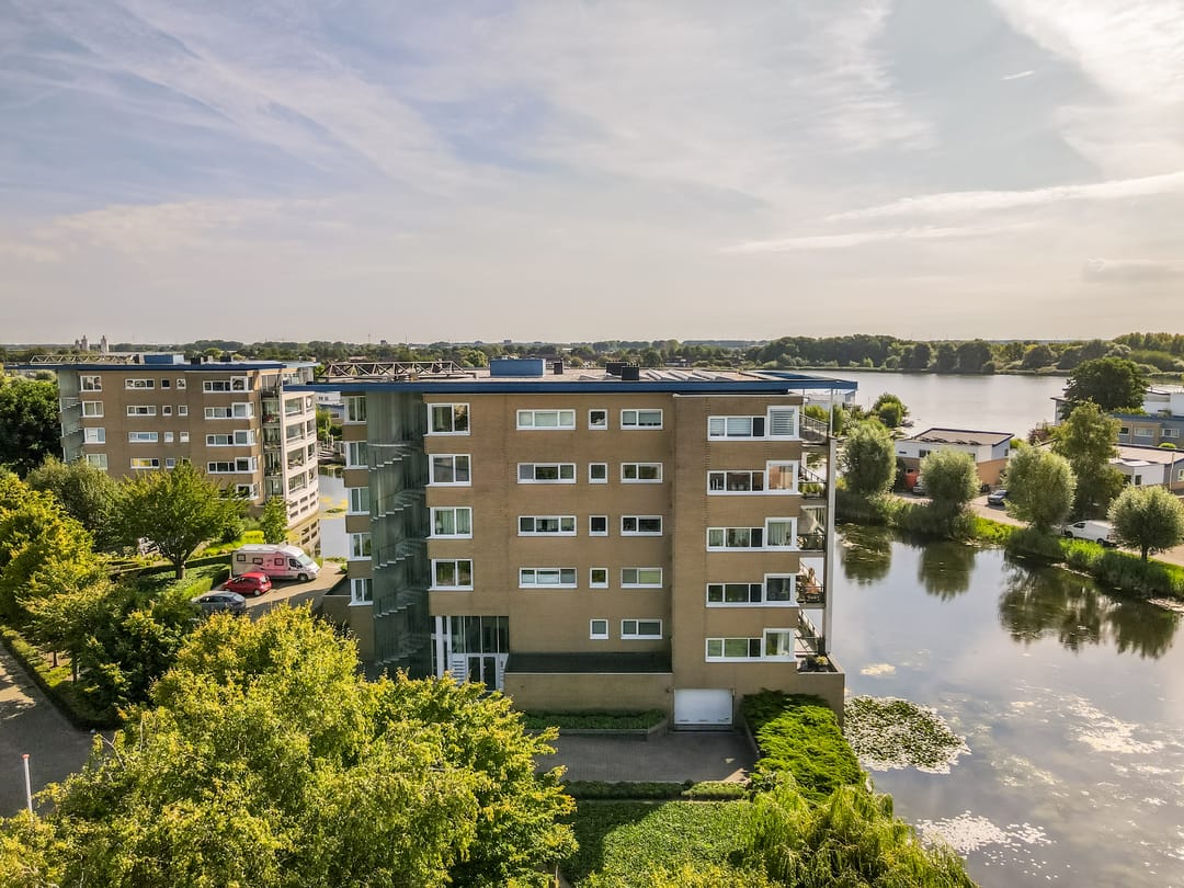 Photo 38 of Lemmerstraat 169
