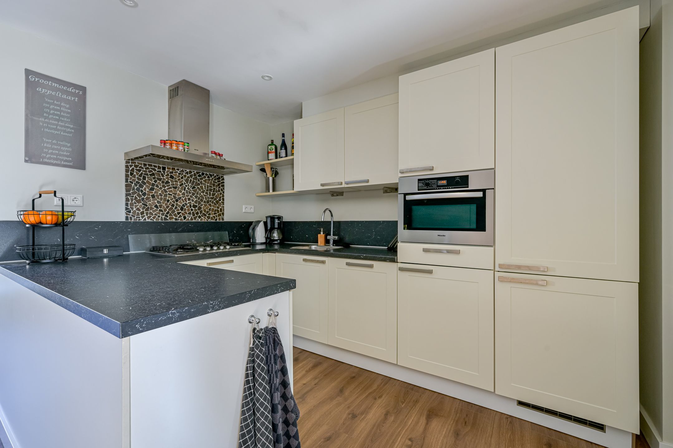 Photo 6 of Pastoor van Santestraat 39