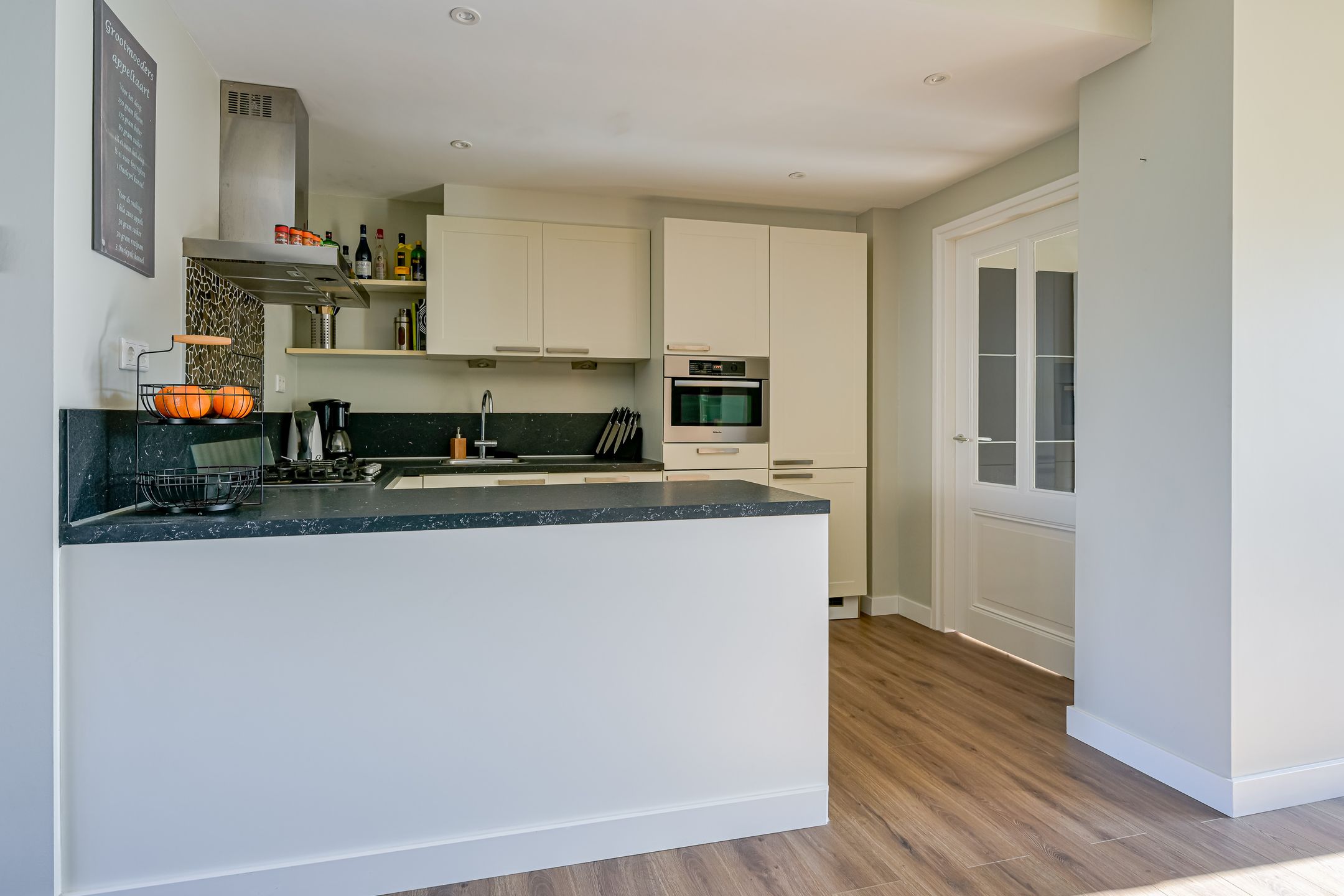 Photo 12 of Pastoor van Santestraat 39