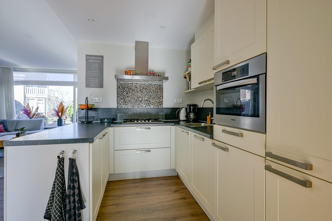 Photo 13 of Pastoor van Santestraat 39