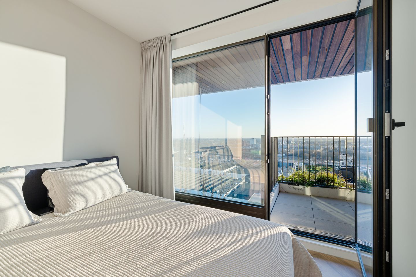 Foto 25 van Hoola van Nootenstraat 374