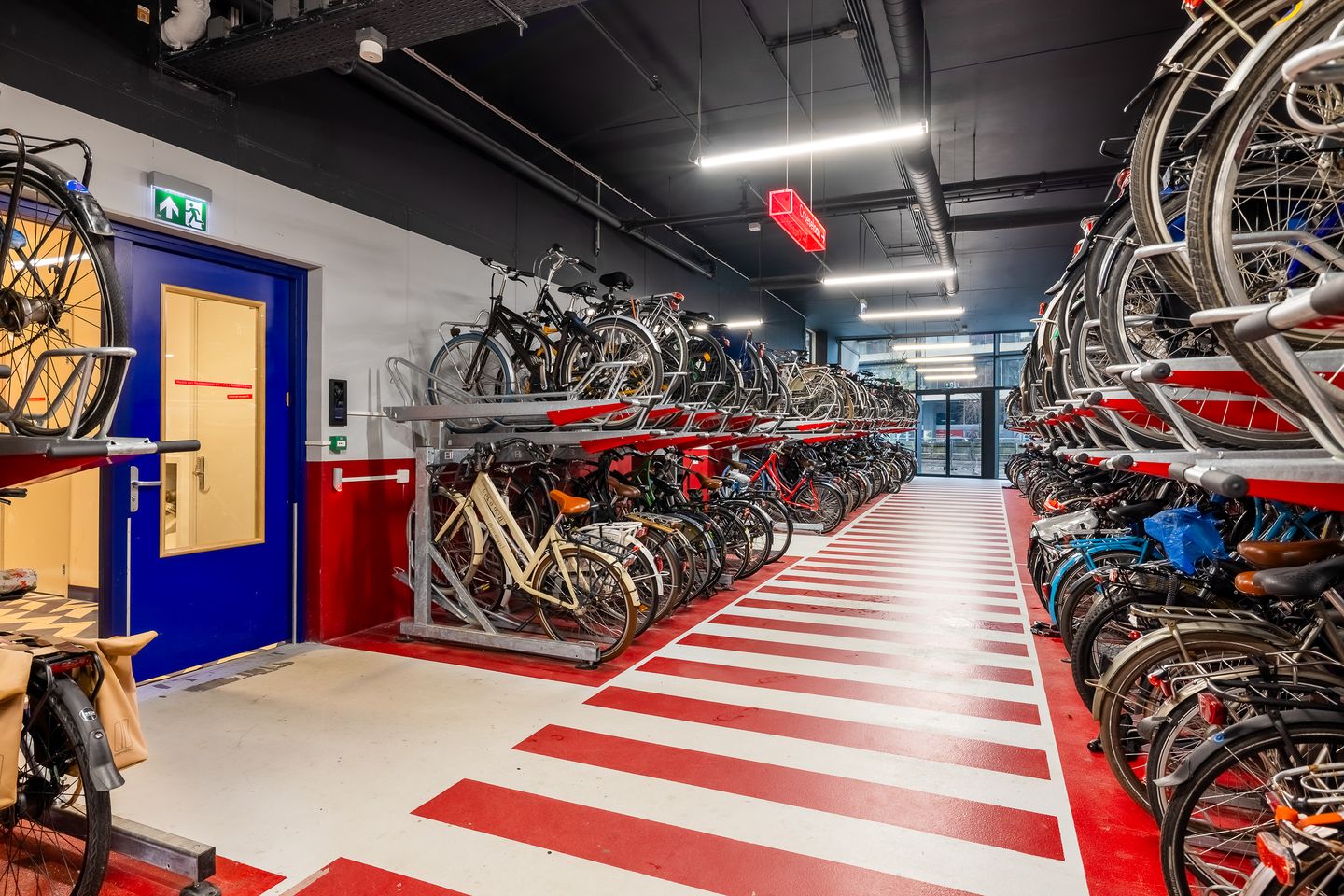 Foto 34 van Hoola van Nootenstraat 374