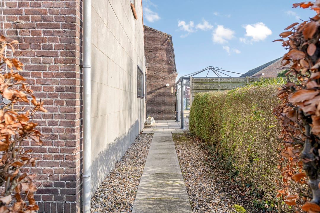 Foto 28 van Burgemeester Overdorpstraat 49